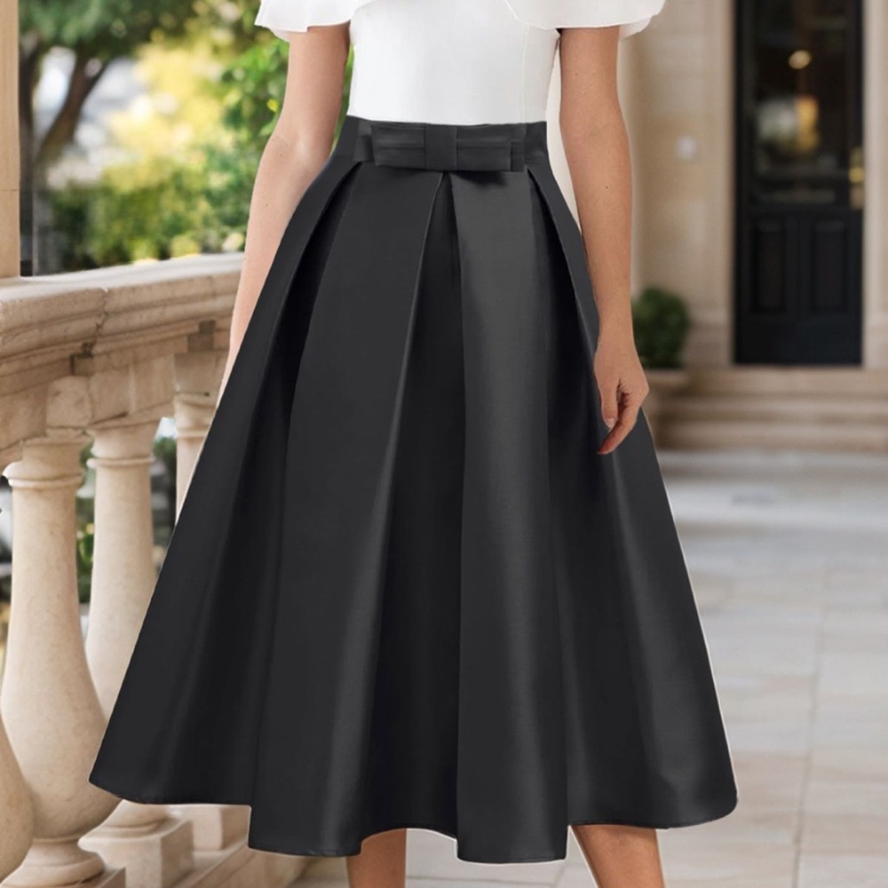 Luxurious Night Bowknot Pleated Midi Skirt in Black